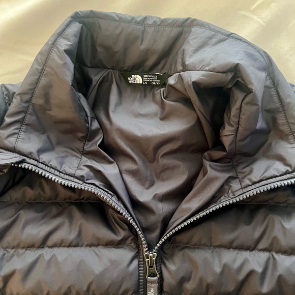 North face girls puffer jacket - Picture 3 of 3